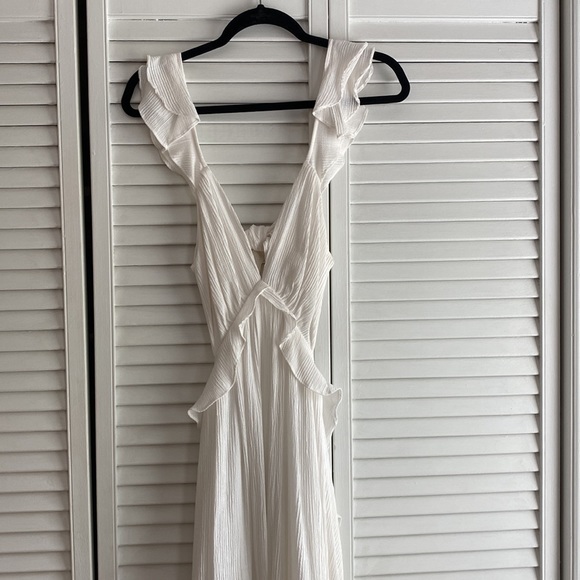 ASTR the Label Cut Out Flutter Midi Dress - Picture 2 of 5